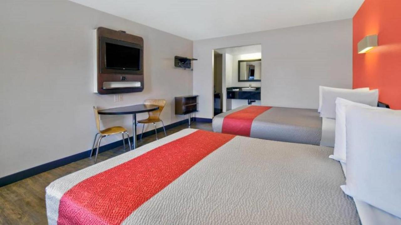 Motel 6 Victorville Buitenkant foto