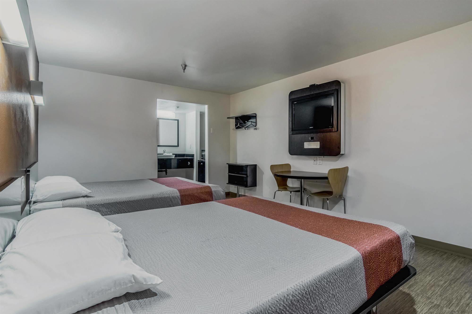 Motel 6 Victorville Buitenkant foto