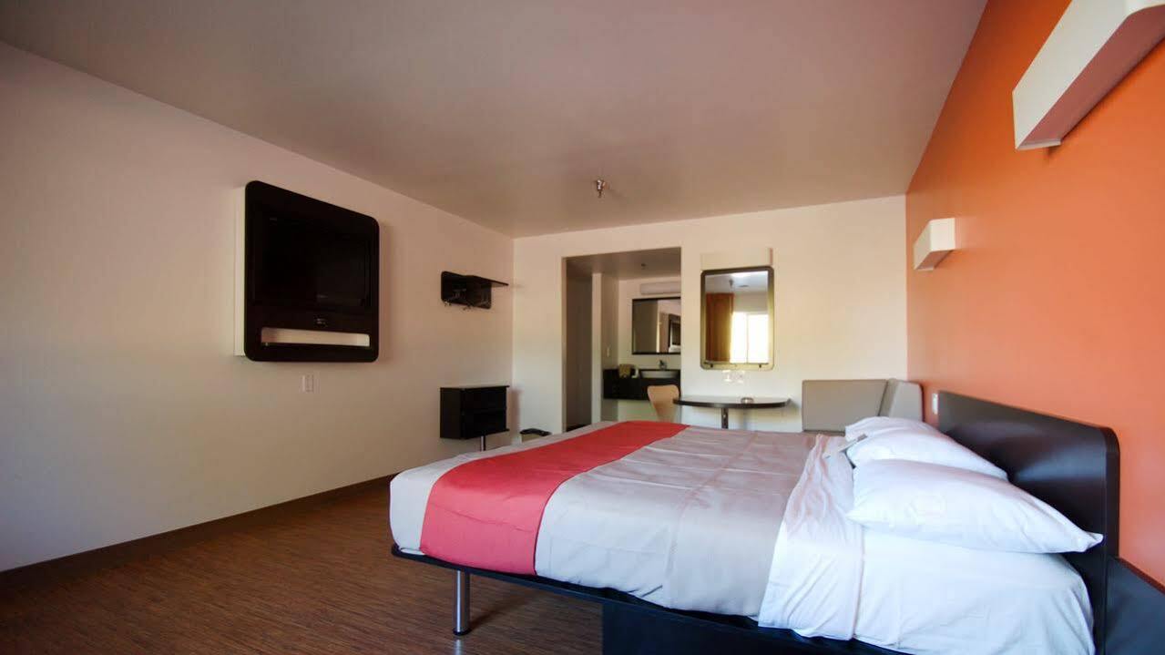 Motel 6 Victorville Buitenkant foto